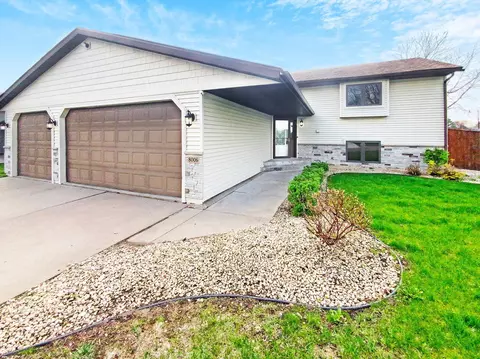 8006 Jensen Ave S, Cottage Grove, MN 55016
