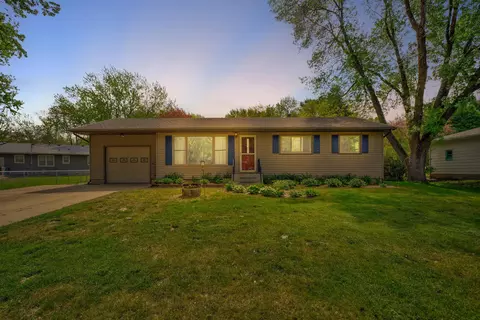 821 Westwood Dr, Faribault, MN 55021