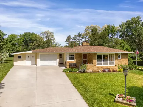 4181 N Hazel St, White Bear Lake, MN 55110