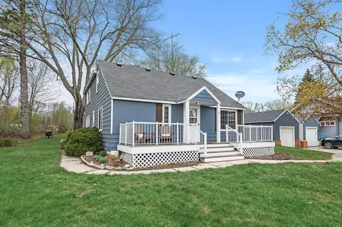 220 Kingsley St S, Winsted, MN 55395