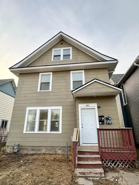 681 Fry St, Saint Paul, MN 55104