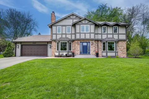 1280 Karth Lake Cir, Arden Hills, MN 55112