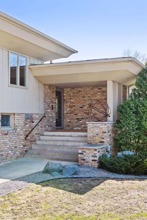 5812 View Ln, Edina, MN 55436