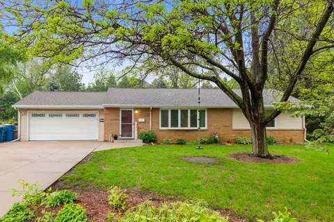 12010 Sunrise Ln, Minnetonka, MN 55343