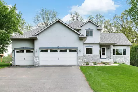 7601 7th St N, Oakdale, MN 55128