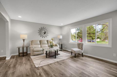 527 Elaine Ave, Shoreview, MN 55126