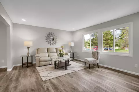 527 Elaine Ave, Shoreview, MN 55126