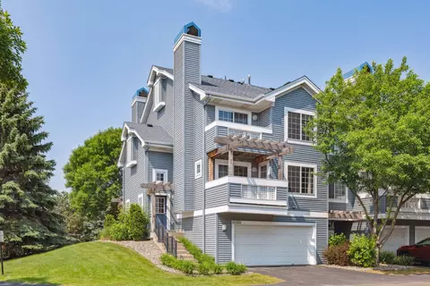 15655 24th Ave N #E, Plymouth, MN 55447