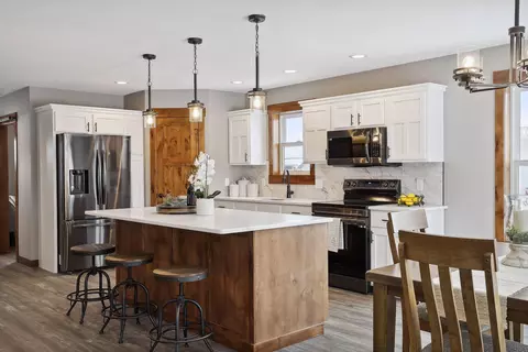 494 Westwood Dr, River Falls, WI 54022
