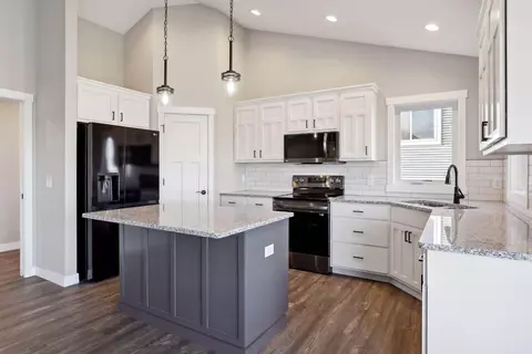 2557 Miller Ave, River Falls, WI 54022
