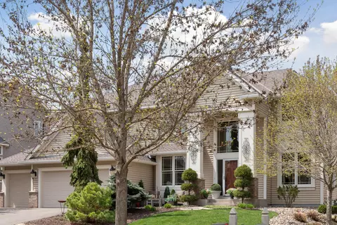 10598 Hawthorn Trl, Woodbury, MN 55129