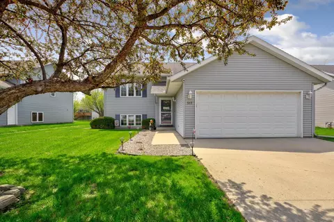 517 Grayhawk Dr, Mankato, MN 56001