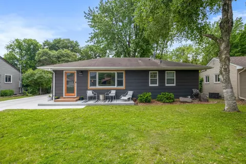 1061 2nd St NW, New Brighton, MN 55112
