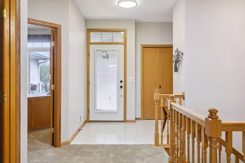 8865 Preserve Pl, Savage, MN 55378