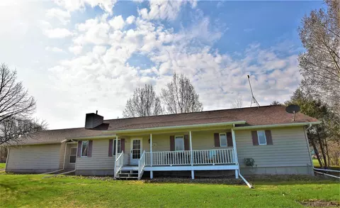 201 19th Ave NE, Roseau, MN 56751