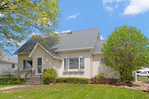 136 3rd St SW, Blooming Prairie, MN 55917