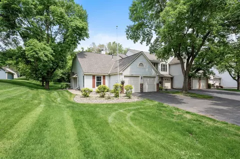 11052 Oregon Curv, Bloomington, MN 55438