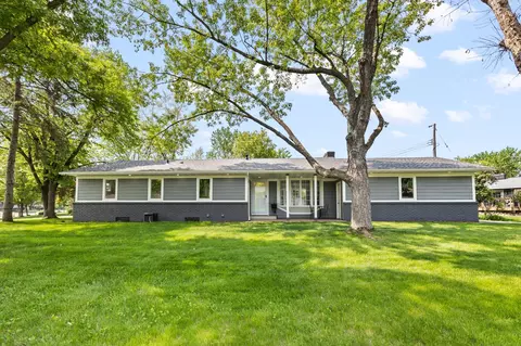 9724 Queen Rd, Bloomington, MN 55431