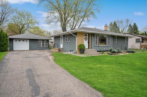 2720 Galtier St, Roseville, MN 55113