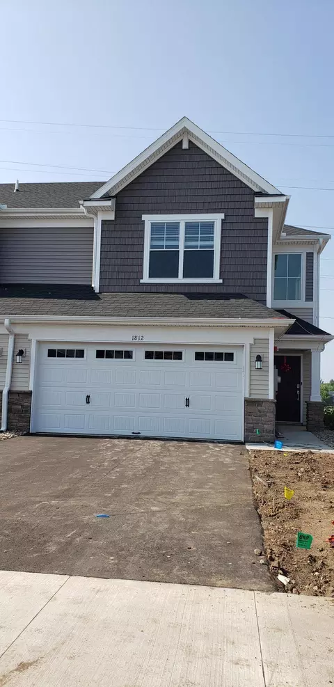 1812 Tyrone Dr, Shakopee, MN 55379