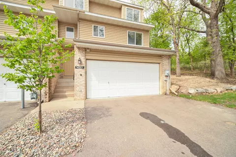 14201 Hibiscus Ct, Apple Valley, MN 55124