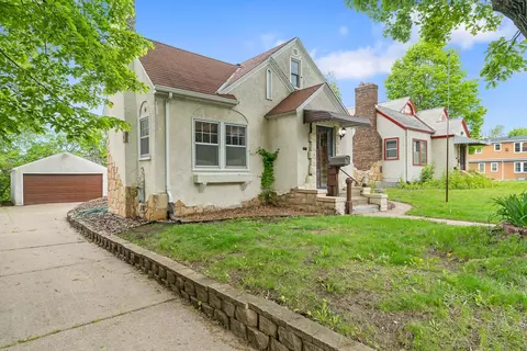 1433 Edgerton St, Saint Paul, MN 55130