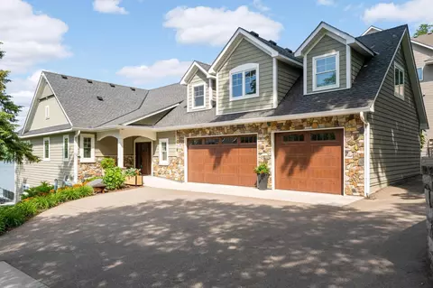1576 Finch Ln, Mound, MN 55364