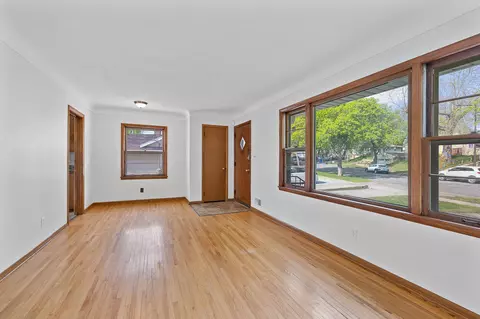 927 Algonquin Ave, Saint Paul, MN 55119