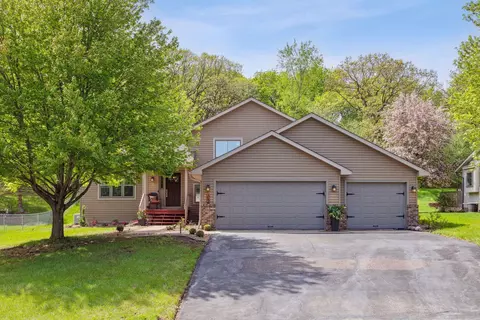 642 Hillside Dr, Eagan, MN 55121