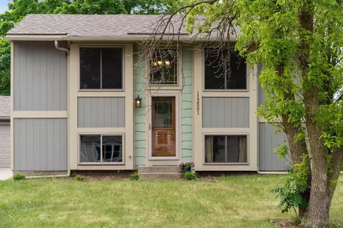 112501 E Scott Ln, Chaska, MN 55318