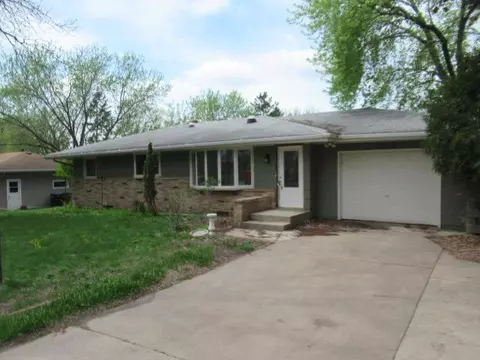 2059 Hand Ave, Roseville, MN 55113