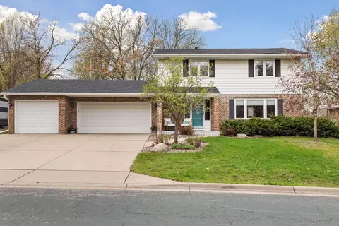 1080 Woodhill Dr, Woodbury, MN 55125