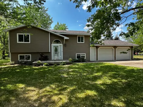 1008 Eckert St NW, Alexandria, MN 56308