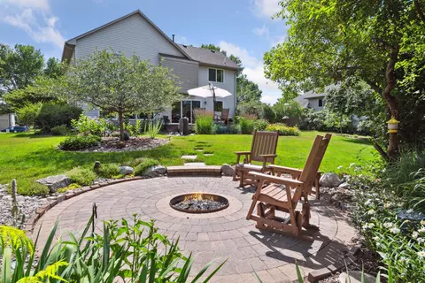 8530 Pine Ct, Victoria, MN 55386