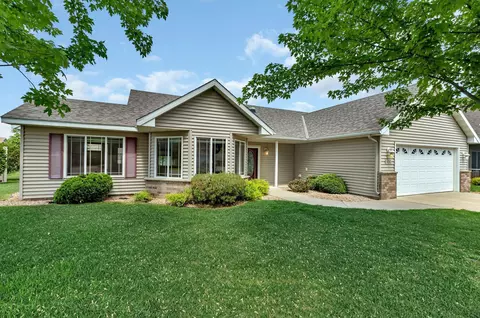 404 Wellington Cir, Waite Park, MN 56387