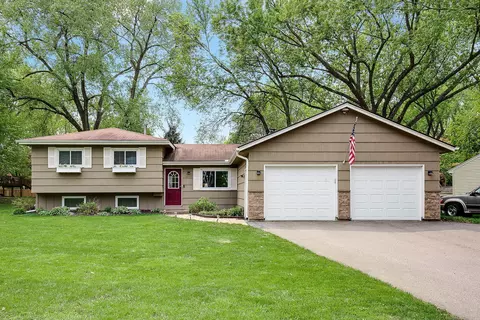 16335 Temple Dr S, Minnetonka, MN 55345