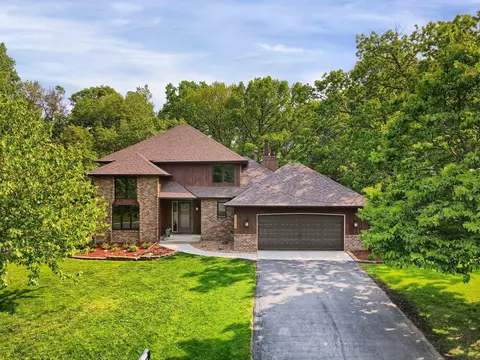 2252 James St, Eagan, MN 55122