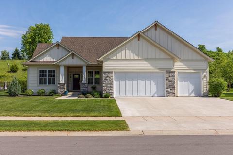 2897 Fairway Dr, Chaska, MN 55318
