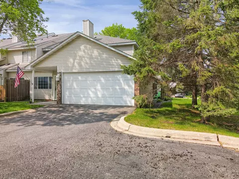 7018 19th St N #6, Oakdale, MN 55128
