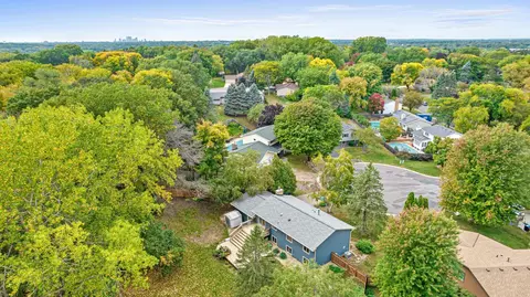 2346 Matilda St, Roseville, MN 55113