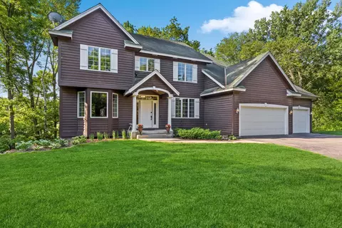 19275 Rosedale Ct, Deephaven, MN 55331