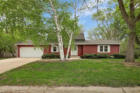 112262 Eitel Cir, Chaska, MN 55318
