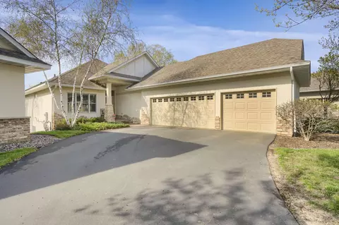 999 Nine Mile Cv E, Hopkins, MN 55343