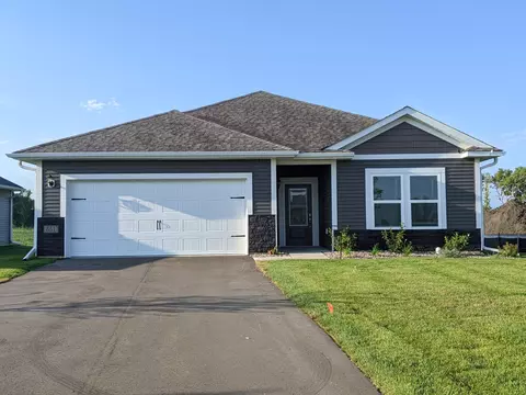 551 Valley Dr W, Annandale, MN 55302
