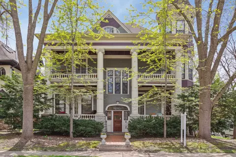 496 Holly Ave #2, Saint Paul, MN 55102
