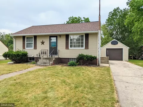 609 S 8th St, Olivia, MN 56277