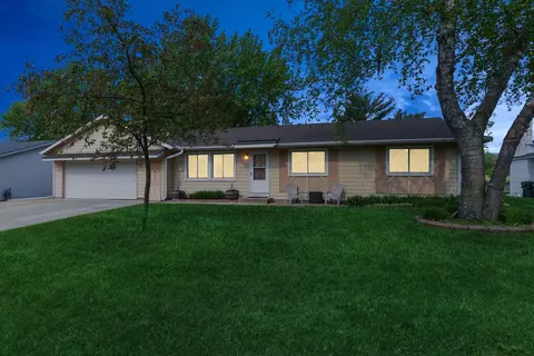 952 Duchess Ln, Apple Valley, MN 55124