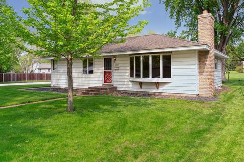 1300 Prairie St, Chaska, MN 55318