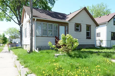 874 Geranium Ave E, Saint Paul, MN 55106