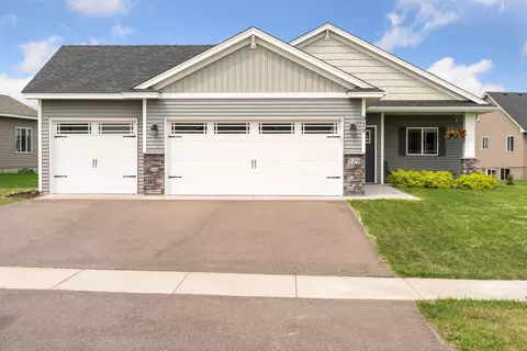 929 Moline Loop NW, Isanti, MN 55040